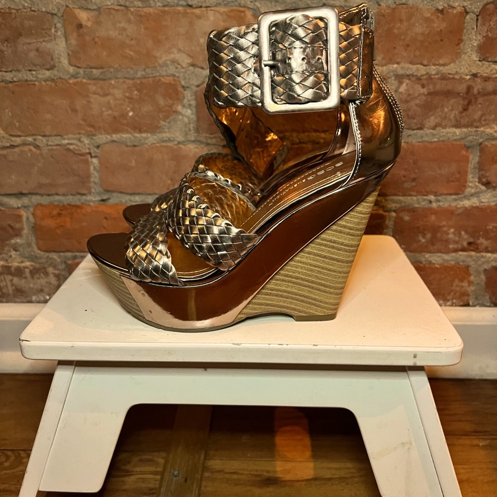 BCBGeneration BRAIDED METALLIC WEDGES